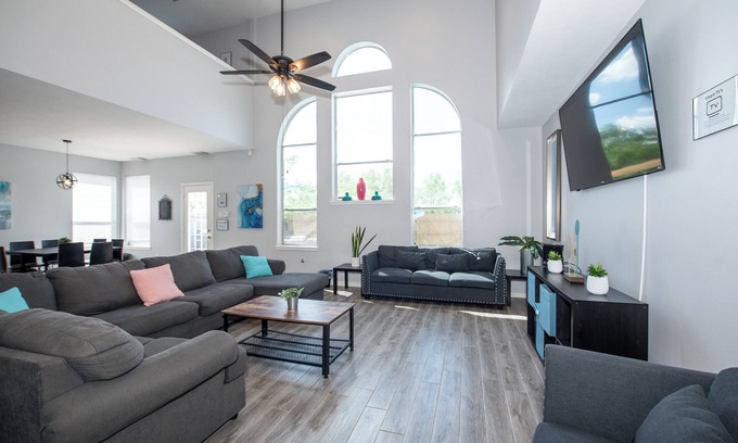 Barker House | Elegant 7-BR Retreat with Pool & Spa Near Downtown OB