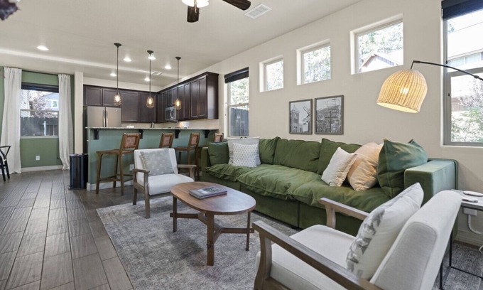 Flagstaff House | Modern Retreat with Pet-Friendly Yard and Spa Access