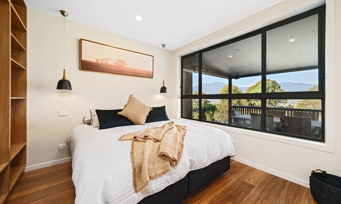 Tawonga South Apartment | Experience Stylish Accommodation with Wildlife Views