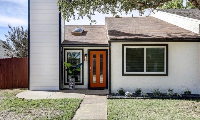 Allen House | Chic Allen Home with Pet-Friendly Amenities Near Watters Creek