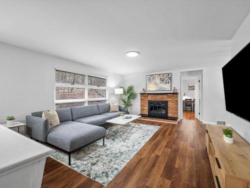 Wexford House | Family-Friendly Six Bedroom Home in Wexford/Pittsburg