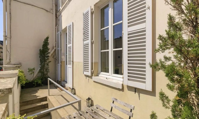 Notre-Dame Apartment | Elegant Apartment with Terrace Near the Palace - Guest Rated 9.6
