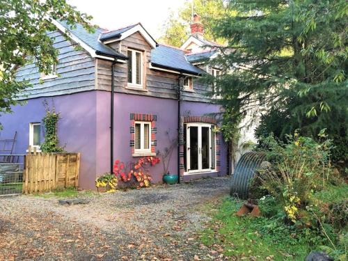 Brynamman House | Inviting Brecon Beacons Farmhouse with Family-Friendly Amenities