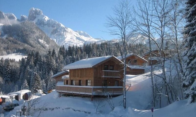 Annaberg im Lammertal Ski Chalet | Cozy Austrian Chalet for 8, Steps from Slopes & Spa Access