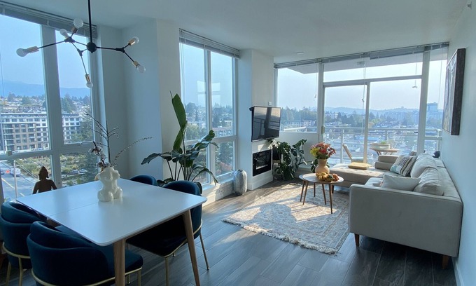 Lower Lonsdale Condo | Cozy Lower Lonsdale Condo - Steps from Shipyard Adventure