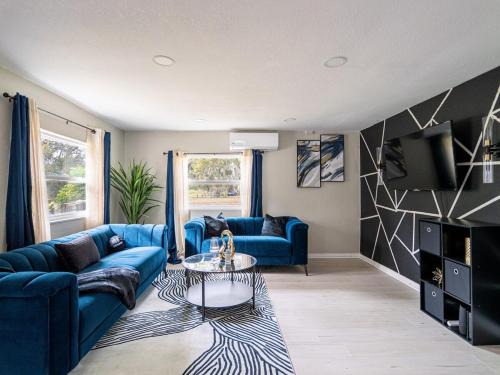 Altamonte Springs House | Stylish and Cozy Castle