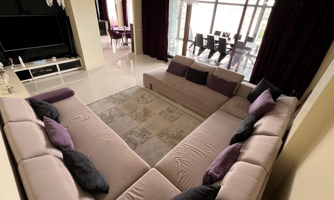 Constanta Apartment | Cozy Apartment by the Sea: Perfect for Families