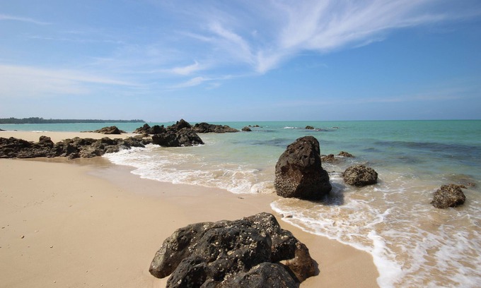 Khuekkhak House | Exclusive Oceanfront House with Pool in Tranquil Setting