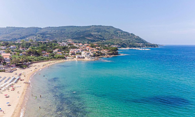 Laureana Cilento House | Elegant Vacation Home with Sea View in Laureana Cilento