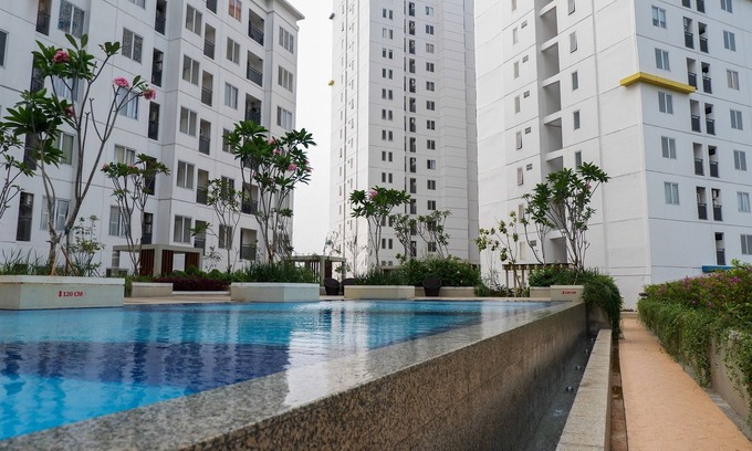 Jatinegara Apartment | Modern 2BR Bassura City Apartment with Pool Access