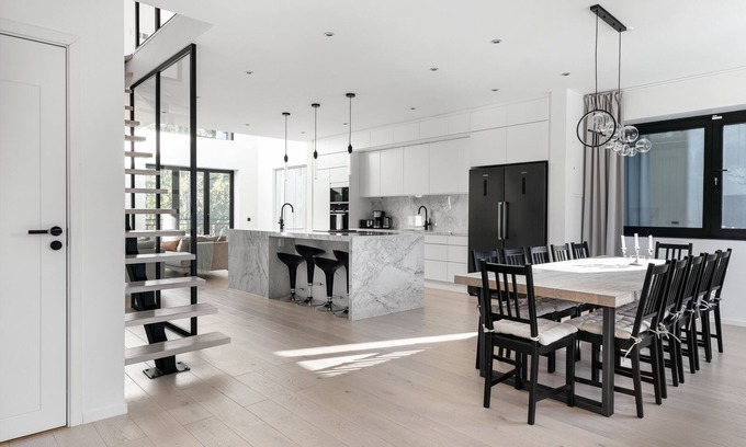 Kista House | Modern Family Retreat with Spa and Hot Tub Amenities