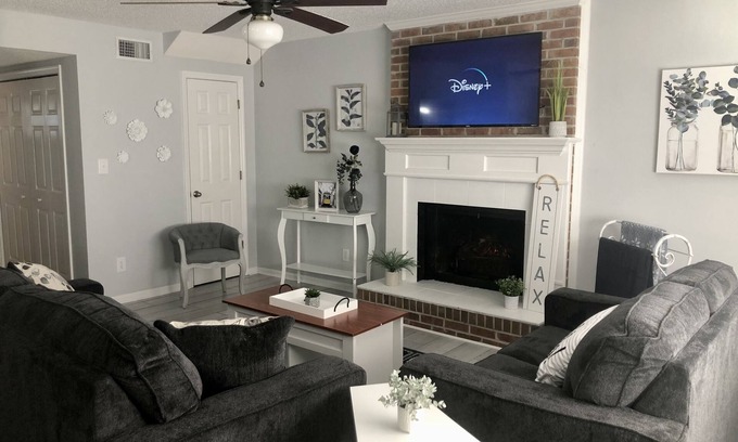 Thomasville House | Stylish Townhouse with Lake Views and Spa Amenities