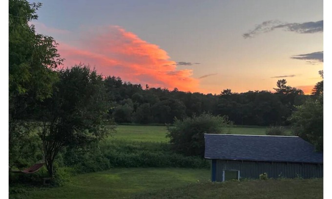 Newport House | Unique 6-Bedroom In-Town Retreat - Guest Rated 9.4/10