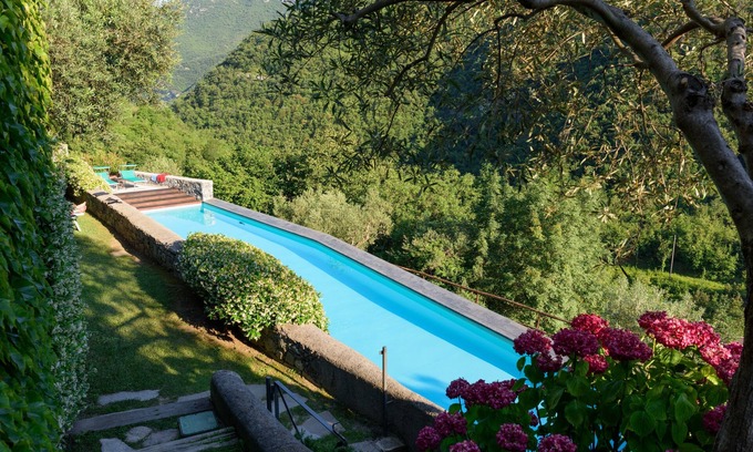 Castelbianco Apartment | Trendy Apartments in Colletta with Oceanfront Pool Access