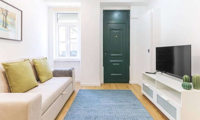 Santo Condestavel Apartment | Stylish Campo Ourique Apartment with Spa & Family Amenities