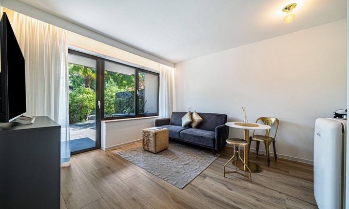 Lana Apartment | Elegant Goldfinger Unique Suite with Mountain View & Pool