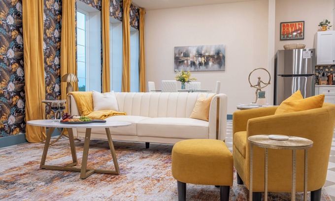 Downtown Apartment | Stylish Apartment in Downtown Bryan