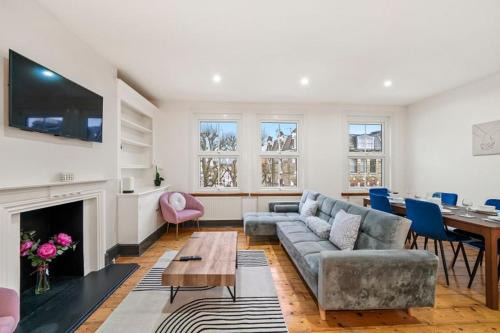 Town Apartment | Stylish Fulham Apartment with Private Roof Terrace