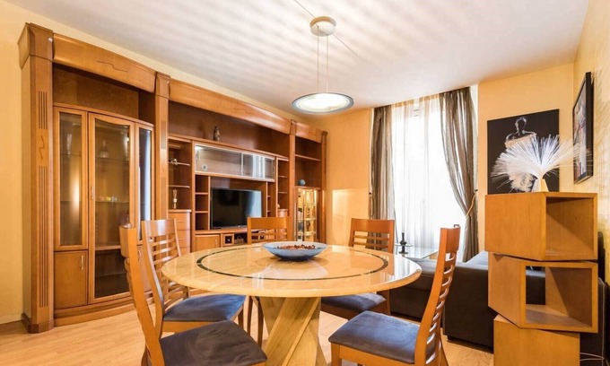 Justicia Apartment | Elegant Apartment in Central Madrid with Spa & Breakfast