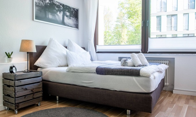 Grifflenberg Apartment | Modern University Apartment with Netflix & Essential Amenities