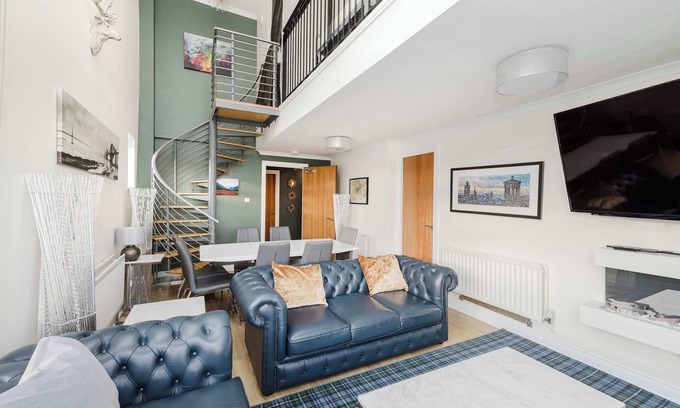 Old Town Apartment | Stylish JOIVY Cool Space: 3-Bed Apt with Balcony & Parking