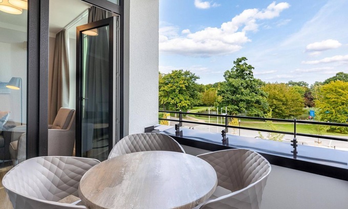 Alt-Travemunde/Ronnau Apartment | Modern Godewindpark Apartment Near Park & Baltic Sea