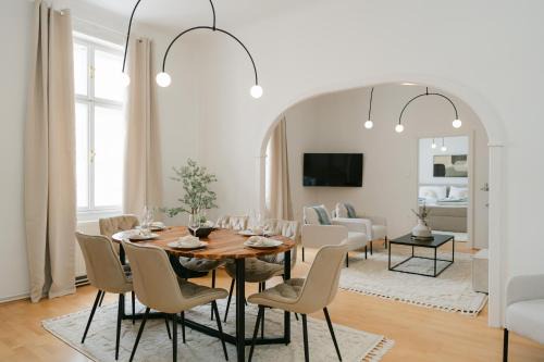Weißgerber Apartment | Modern Apartment for 4-6, Steps from the Heart of the City