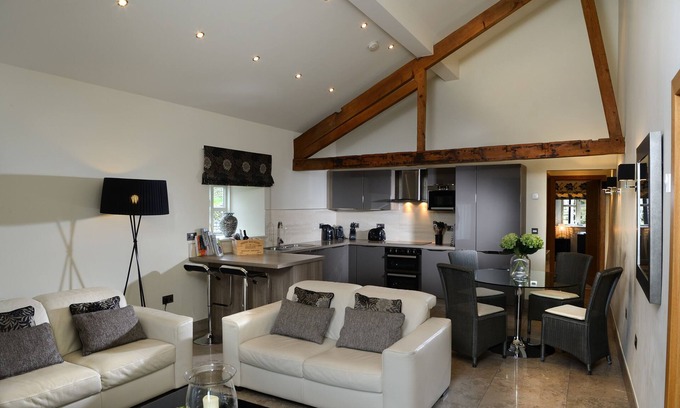 Fourstones Near Bentham House | Stylish Barn Conversion: Ideal Retreat in Lake District
