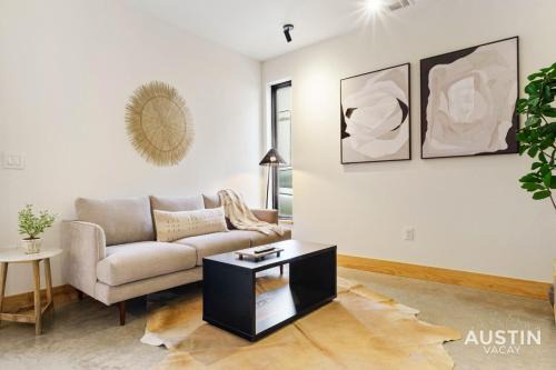 Montopolis House | Trendy Boho Loft with Free Parking and King Bed