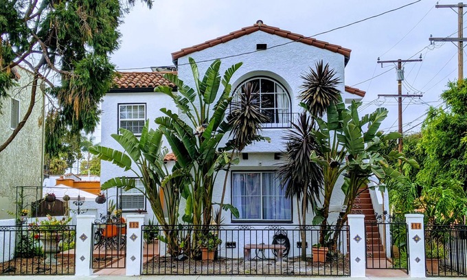 South Wrigley House | Bright 3-Bedroom Oasis in Wrigley Historical District