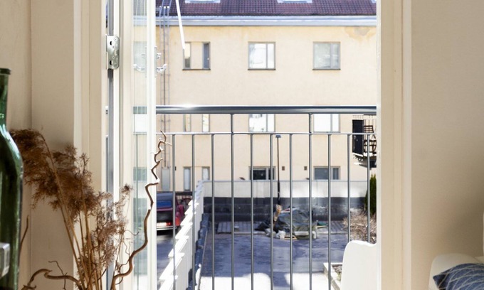 Hietalahti Apartment | Modern 42m2 Studio with Balcony & Spa Amenities