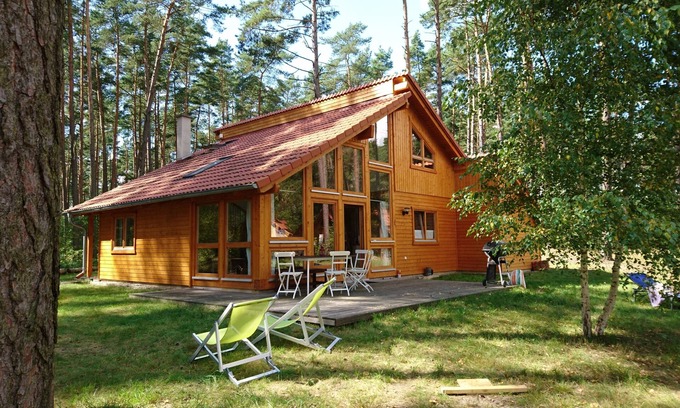 Rutenberg House | Bright Wooden Retreat by the Forest Near a Refreshing Lake