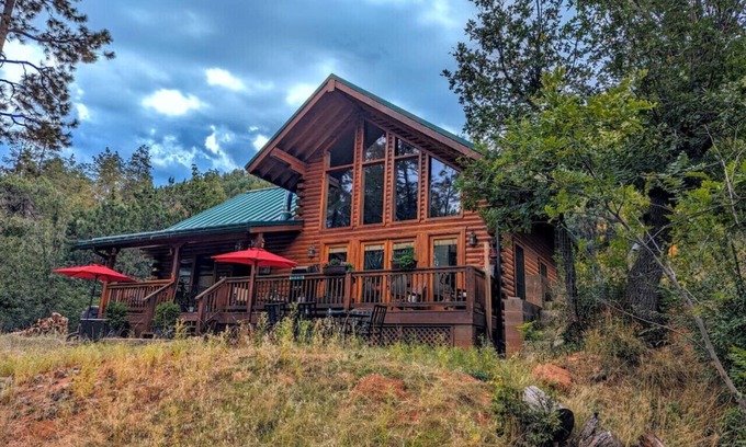 Strawberry Cabin | Inviting Log Cabin Retreat with Scenic Views & Pet-Friendly Amenities