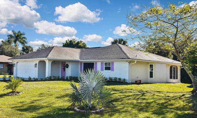 Punta Gorda House | Experience Nature at Peace River Canal Home with Fast WIFI!