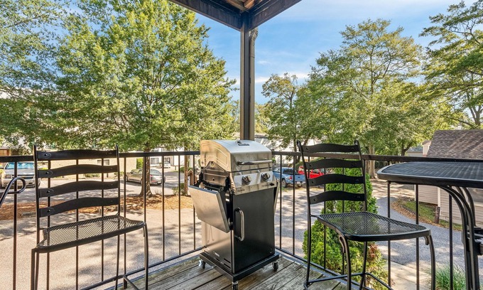 Auburn Condo | Stylish & Centrally-Located 2 bed/2 bath Condo in Auburn, AL