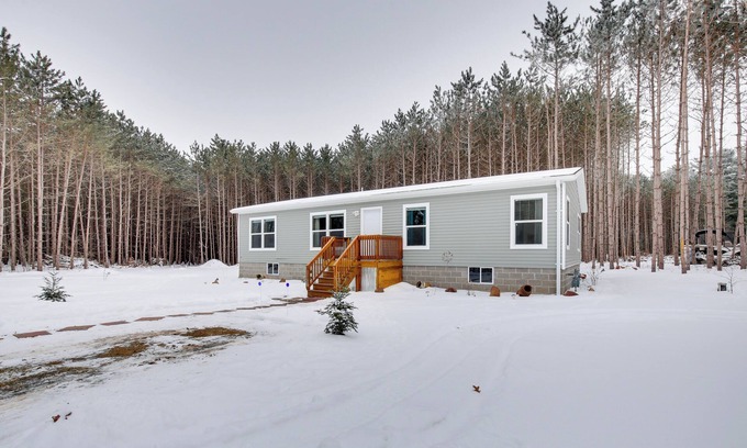 Chetek House | Chic Chetek Hideaway: Lake Access, Dock & Spa Amenities!
