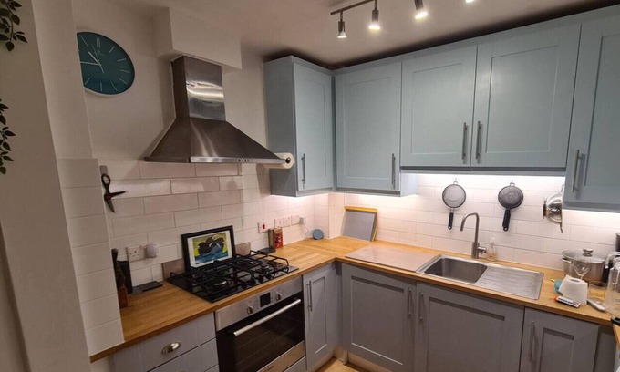 Peckham Apartment | Stylish Chic Retreat: 1-bed, Near Canary Wharf
