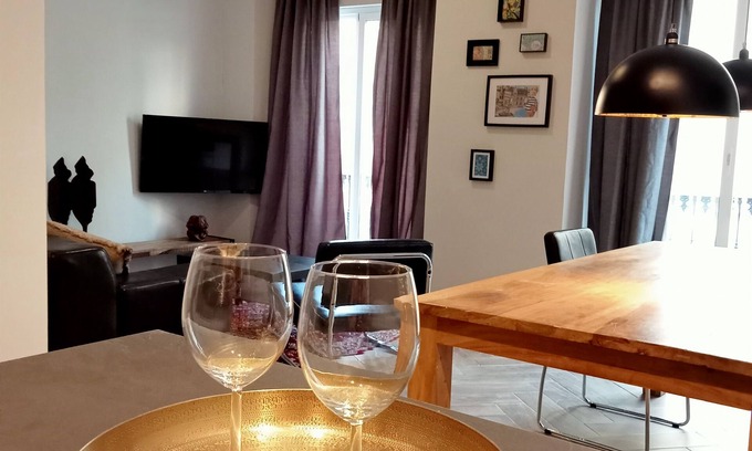 La Victoria Apartment | Stylish City Center Apartment with Ocean View & Spa Access