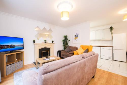 Galway City Centre Apartment | Stylish CITY Centre Townhouse - Ideal for Families