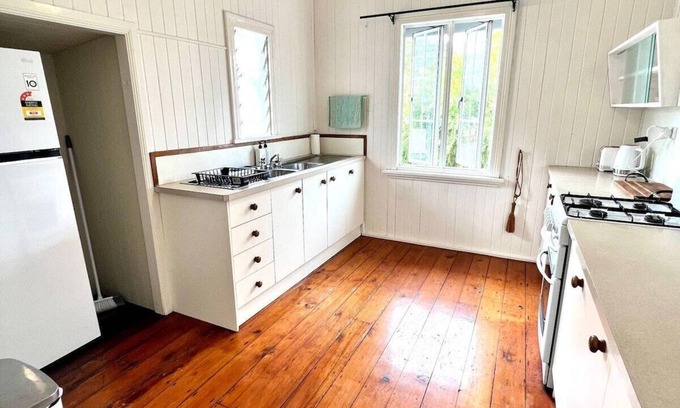 Hermit Park Apartment | Premier City Fringe 2 Bedroom Unit with Breakfast Included
