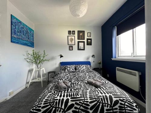 Clydebank Apartment | Stylish Clydebank Apartment Perfect for Family Getaways