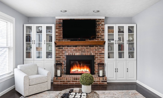 Carmel House | Relaxing Getaway with Hot Tub at Clay Terrace