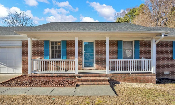 Fayetteville House | Stylish Comfort Near Fort Bragg – Family & Business Friendly!