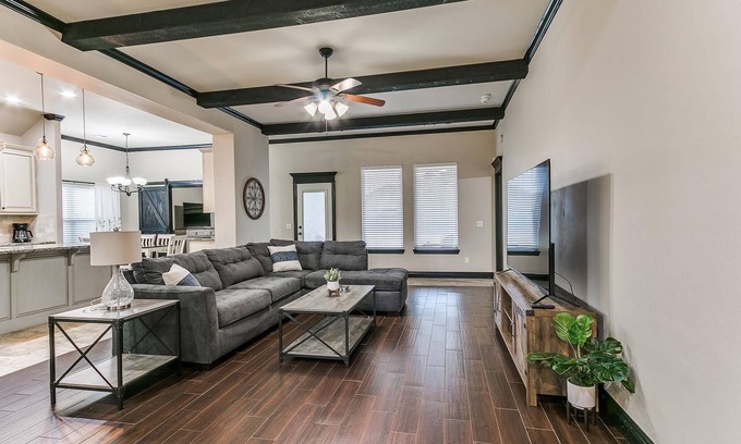 Edmond House | Delightful Country Chic Crossings in a Prime Location