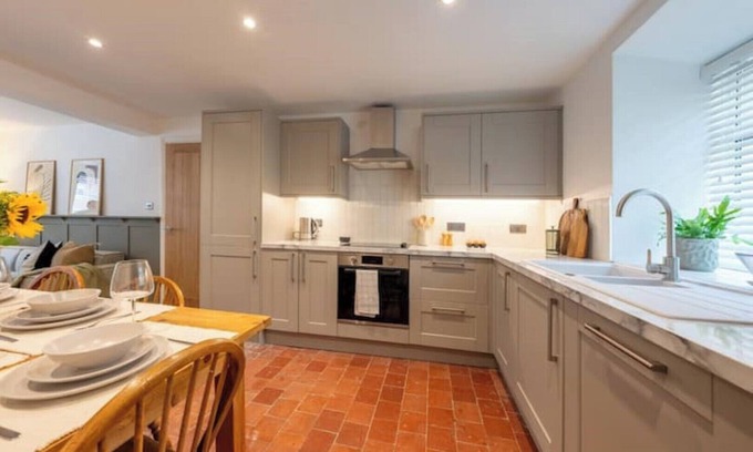 Bala House | Convenient Getaway with Spa, Hot Tub & Pet-Friendly Perks