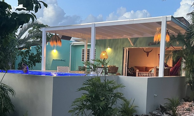 Piscadera House | Elegant Home with Private Pool Near Piscadera Beach