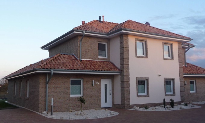 Haren Apartment | Idyllic Marina Retreat: Pet-Friendly Home with Ocean Views