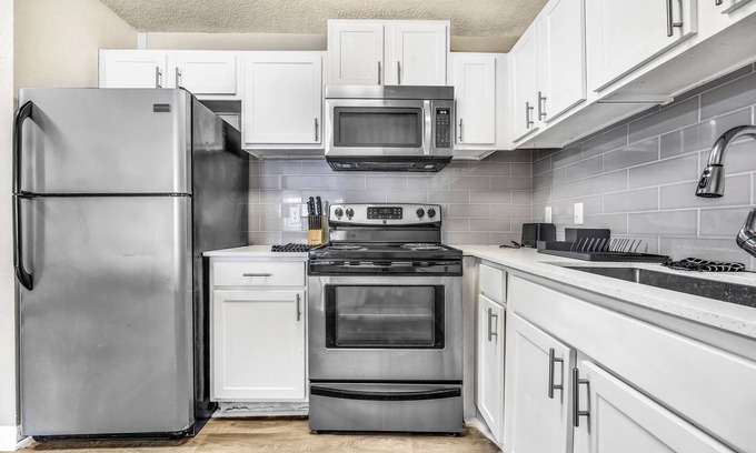 Atlantic Station Area Condo | Modern Condo Near Midtown with Pool & Free Parking
