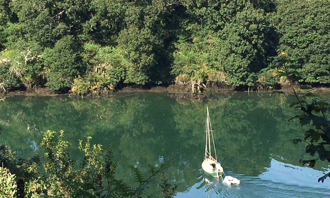 Helford Cottage | Cozy Cornish Waterside Cottage with Ocean Views