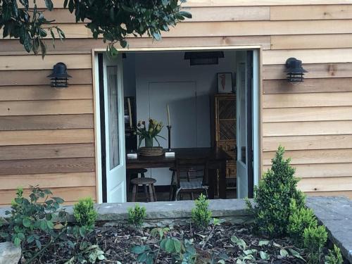 Alton Barnes House | Pet-Friendly Stylish Cottage in Pewsey Vale - Rated 8.6/10